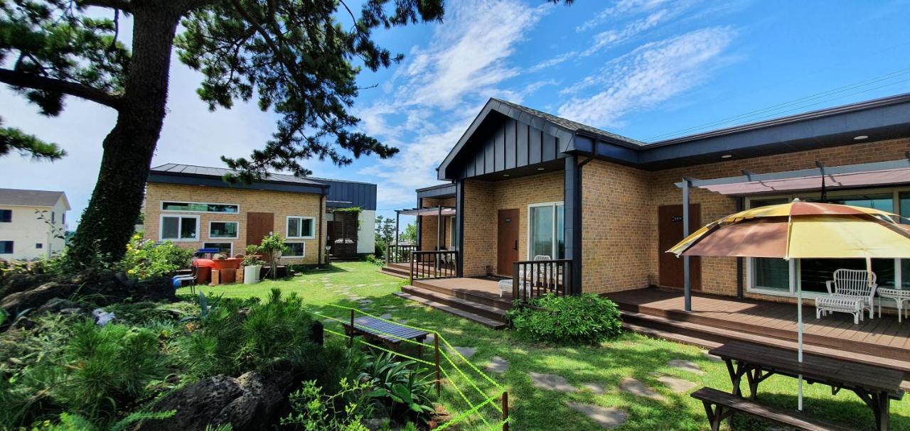 Wind Jeju Cafe & Pension Seogwipo Eksteriør billede