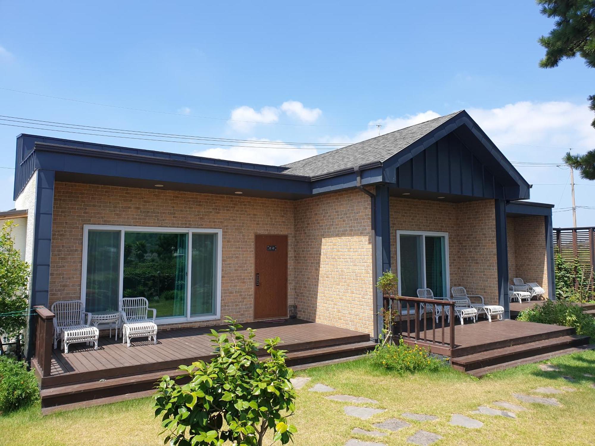 Wind Jeju Cafe & Pension Seogwipo Eksteriør billede