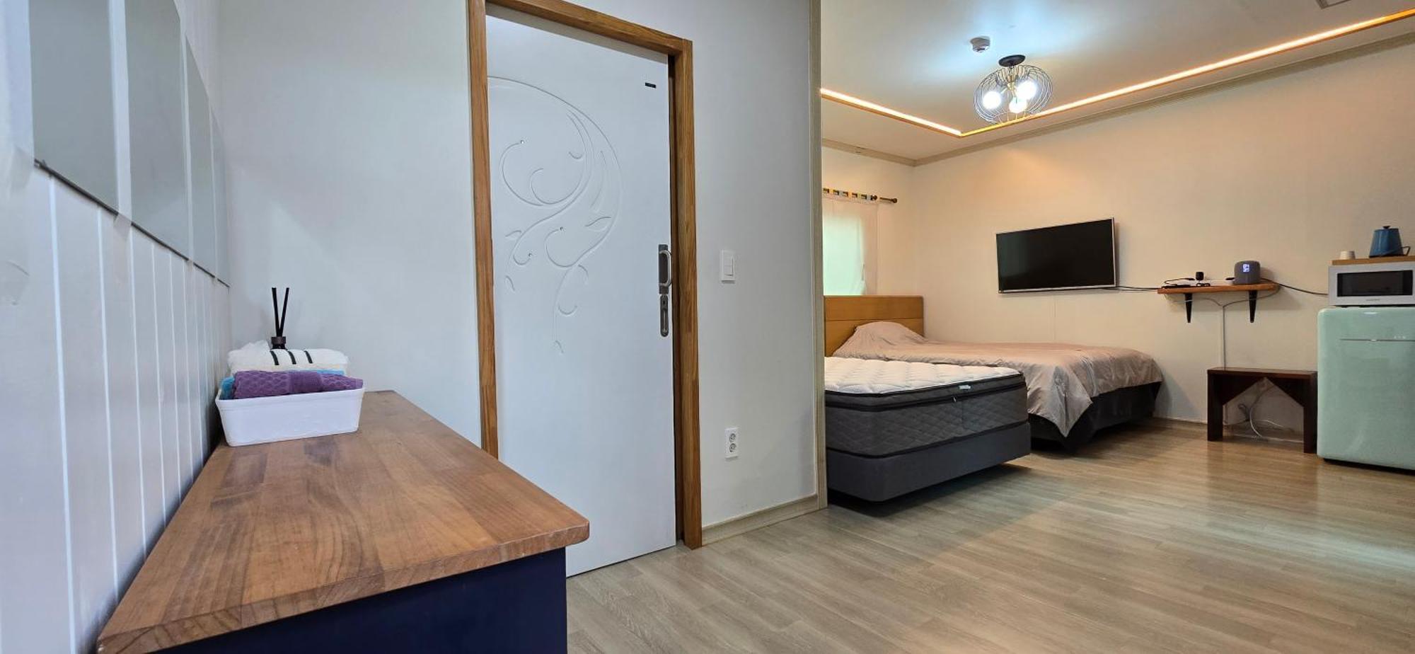 Wind Jeju Cafe & Pension Seogwipo Eksteriør billede