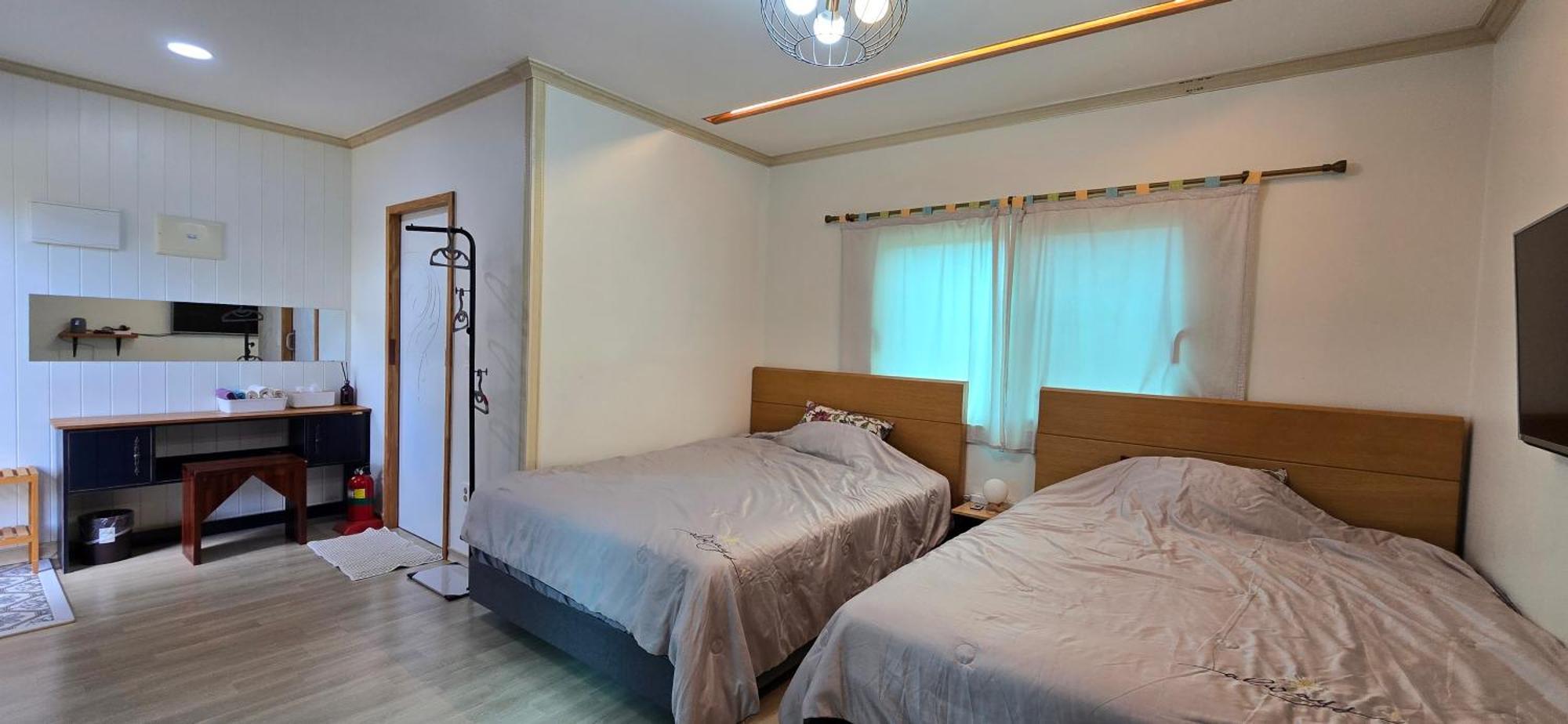 Wind Jeju Cafe & Pension Seogwipo Eksteriør billede