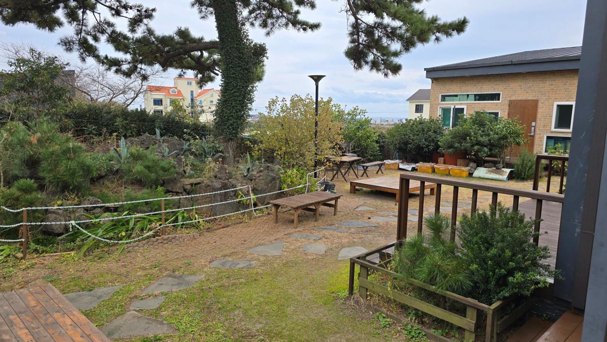 Wind Jeju Cafe & Pension Seogwipo Eksteriør billede