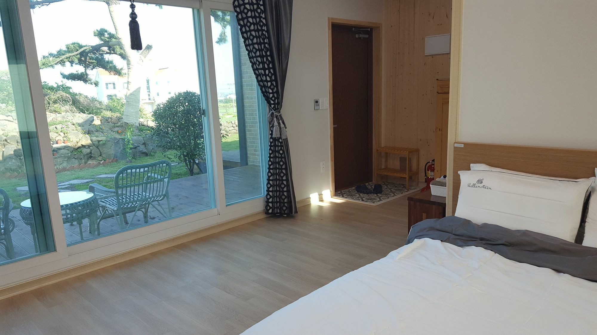 Wind Jeju Cafe & Pension Seogwipo Eksteriør billede