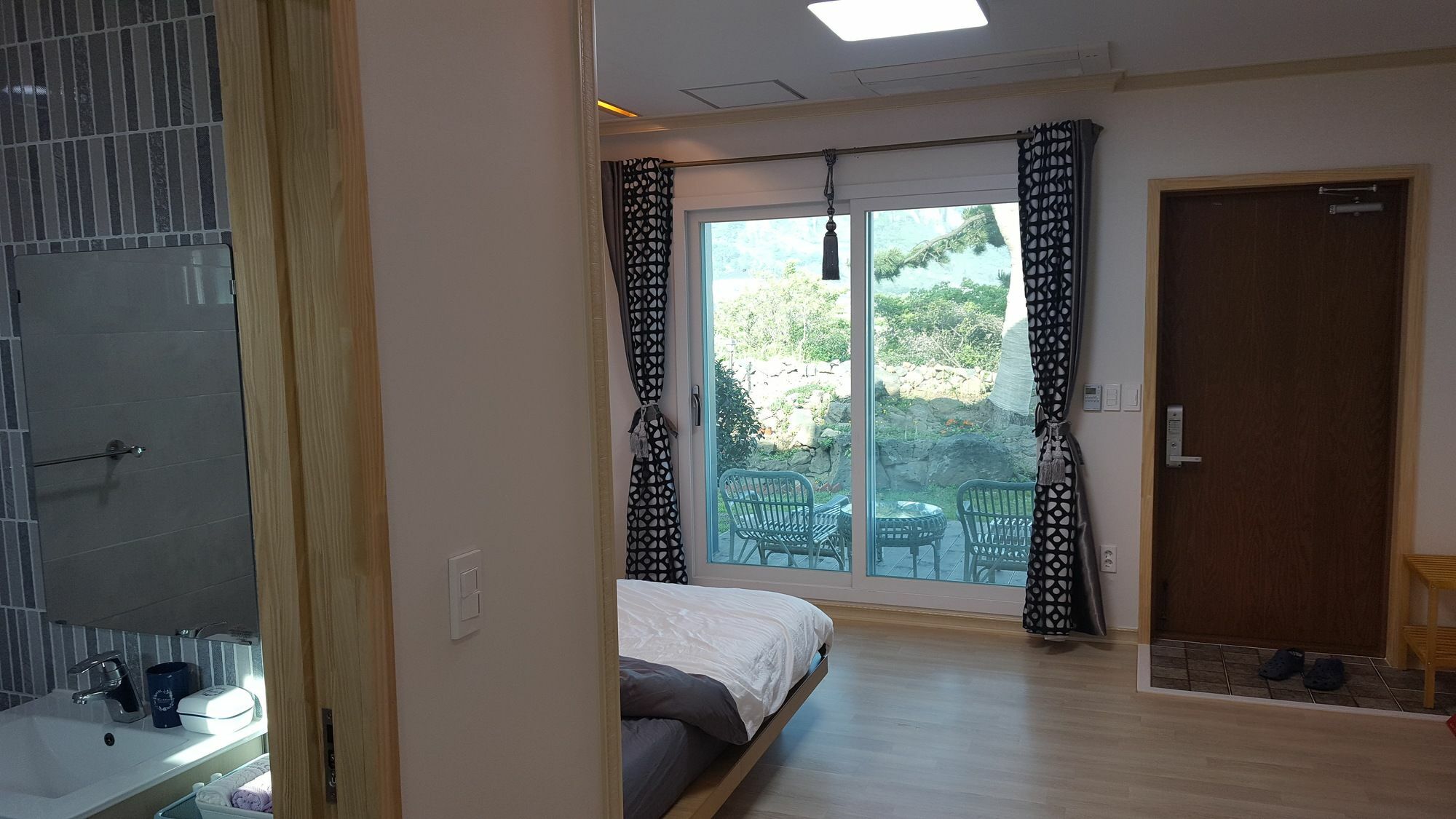 Wind Jeju Cafe & Pension Seogwipo Eksteriør billede
