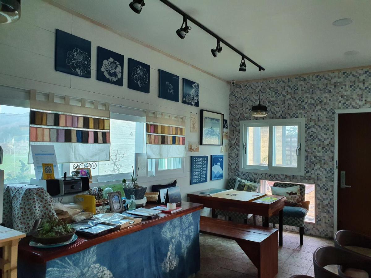 Wind Jeju Cafe & Pension Seogwipo Eksteriør billede