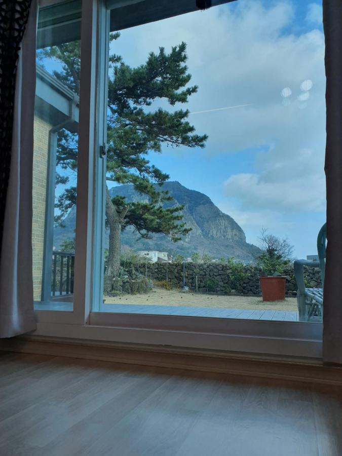 Wind Jeju Cafe & Pension Seogwipo Eksteriør billede
